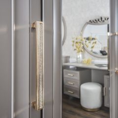 Шкаф 3-х ств с зеркалом Мокко (серый камень) в Стрежевом - strezevoi.mebel24.online | фото 2